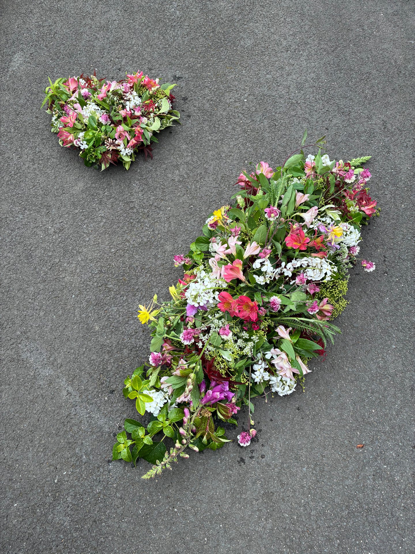 Farewell casket sprays